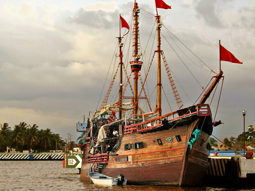 barco pirata, puerto vallarta