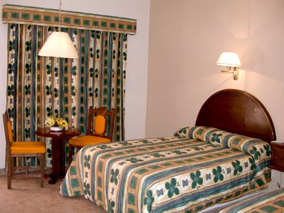 hoteles baratos en loreto